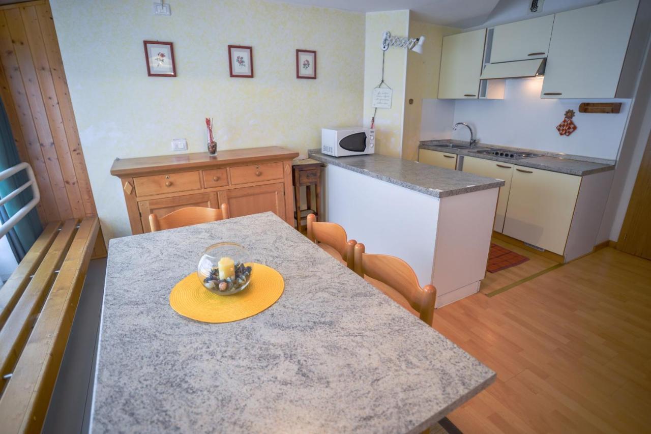 Res.Albare/Solaria Apt.Solandra Mezzana  Exterior photo